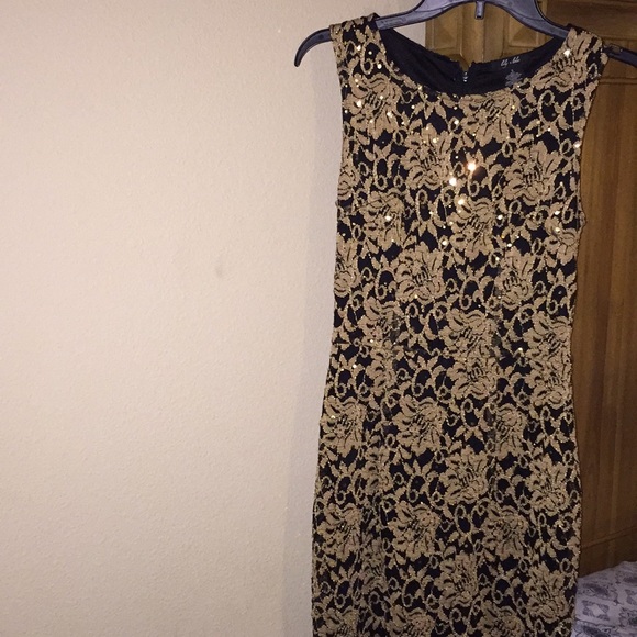 Dress - Picture 2 of 4